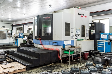 Machine Shop with horizontal CNC center